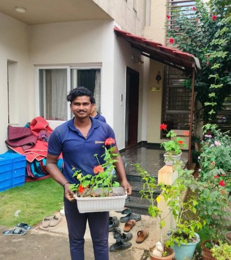 City Connect packers and movers team loading